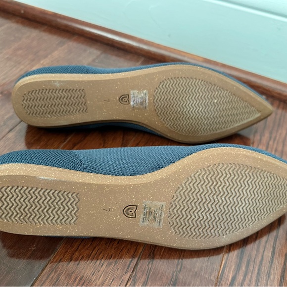 Rothy’s The Point flat navy shoe size 7 women’s, new in box. Machine washable. - Picture 3 of 5